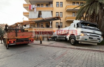 Alanya'da su tankeri dükkana çarptı