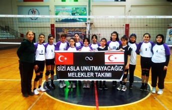 Alanya’da liseli voleybolculardan anlamlı pankart