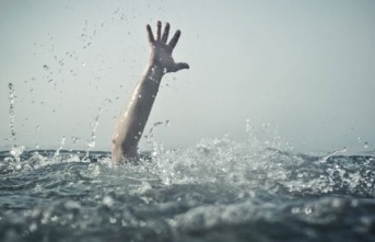 Alanya'da serinlemek için denize giren genç boğulma tehlikesi yaşadı