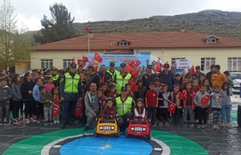 Alanya’da jandarma ekipleri Güzelbağ’da öğrencilere trafik eğitimi verdi