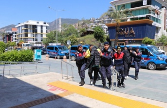 Alanya’da yakalanan 3 göçmen kaçakçısı tutuklandı