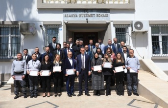 Kaymakam Ürkmezer’den Tapu Müdürlüğü çalışanlarına başarı belgesi