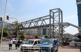 Alanya Adliyesi'nin üst geçit köprüsü monte edildi