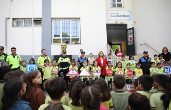 Alanya Belediyesi’nin okullardaki trafik eğitimi sürüyor