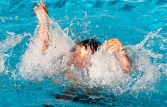 Alanya’da 4 yaşındaki ingiliz çocuk havuzda boğulma tehlikesi geçirdi