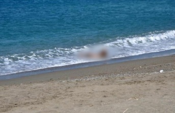 Alanya’da İspanyol turist denize çıplak girdi!