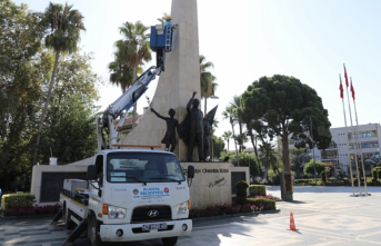 Başkan Yücel’in talimatı ile Atatürk Anıtı yenilendi