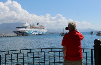 İsrailli turistler Alanya’ya denizden geldi