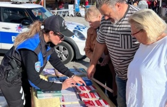 Alanya'da her etkinlikte vatandaşı bilgilendiriyorlar