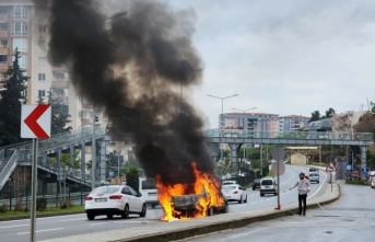 Alanya’da seyir halindeki otomobil yandı