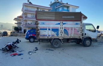 Alanya’da kamyonet ile motosiklet çarpıştı: 2 yaralı