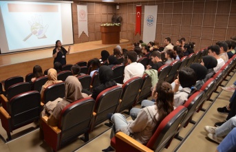 Alanyada Aysel hemşireden öğrencilere ders