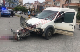 Alanya’da hafif ticari araç ile motosiklet çarpıştı: 1 ağır yaralı