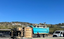 Alanya’da bariyeri aşan kamyon karşı yönden gelen kamyona çarptı