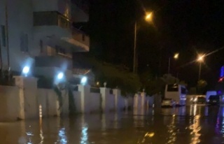 Alanya’da sağanağın ardından siteyi su bastı