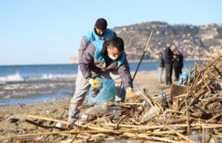 Alanya Belediyesi sahillerde temizliğe başladı