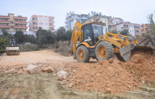 Alanya Belediyesi yol çalışmalarına hız kesmeden...