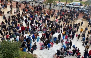 Alanya'da çocukların kar sevinci