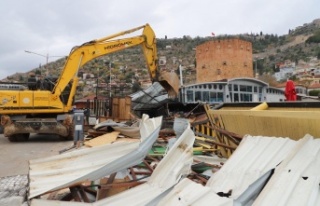 Alanya’da kaçak yapılar yıkıldı