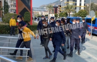 Alanya’da 500 bin TL değerinde bakır kablo çalan...