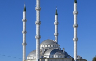 Alanya’da caminin minaresine yıldırım düştü
