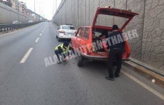 Alanya’da lastiği patlayan sürücünün imdadına...