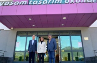 Alanya Yaşam Tasarım Okulları, Büyükelçi Suzuki'yi...