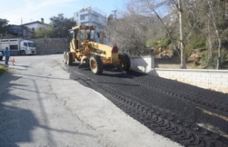 Alanya Belediyesi’nden bozulan yollara sıcak asfalt