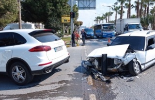 Alanya’da maddi hasarlı kaza!