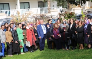 Başkan Şahin'den kadınlara jest