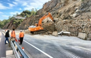 Gazipaşa’da Alanya yolu tek şeritten trafiğe...