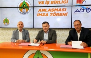 Alanya'da ki bazı plaj büfeleri Alanyaspor'a...