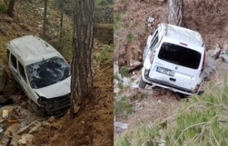 Alanya’da hafif ticari araç 10 metre yükseklikten...