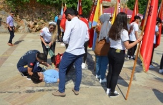 19 Mayıs töreninde bir öğrenci baygınlık geçirdi