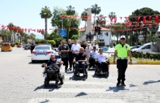 Alanya'da engelli bireylerden sürücülere yanlış...