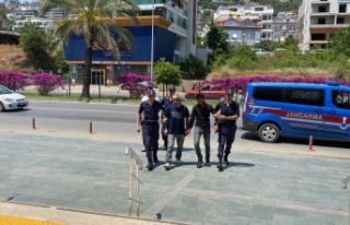 Alanya’da 3 göçmen kaçakçısı adliyeye sevk...