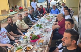 Türkdoğan esnaflarla kahvaltıda buluştu