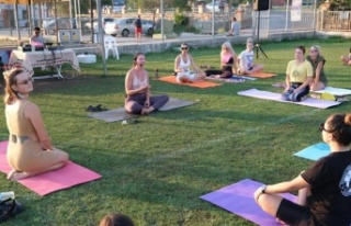 Alanya'da yaşayanlar yoga etkinliğinde buluştu