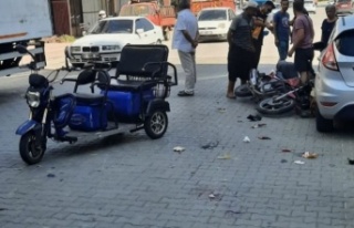 Alanya’da elektrikli bisiklet ile motosiklet çarpıştı:...