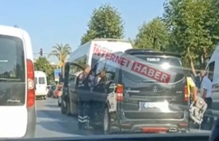 Alanya’da minibüs ile hafif ticari araç çarpıştı:...