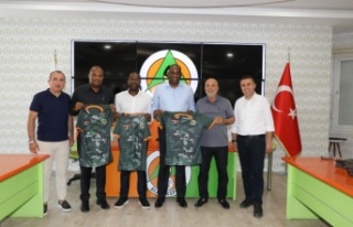 Dominika Başbakanı Skerrit Alanyaspor'u ziyaret...