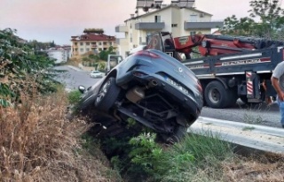 Alanya’da kontrolden çıkan otomobil çalılık...