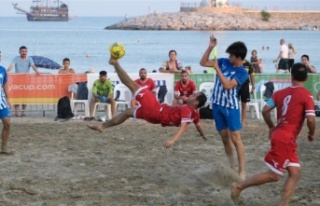 Alanya'da Türkiye Bölgesel Plaj Futbolu Ligi...