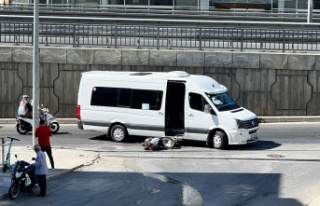Alanya’da servis aracı ile motosiklet çarpıştı