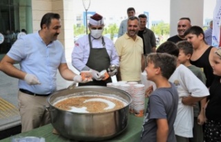 ALKÜ’de akademisyenler ve personeli aşure buluşturdu