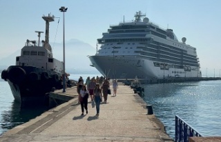 ‘Seven Seas Explorer’ Alanya Limanı'na yanaştı