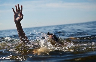 Alanya'da denizde boğulma tehlikesi geçiren...