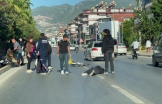 Alanya’da motosiklet ile bisiklet çarpıştı:...