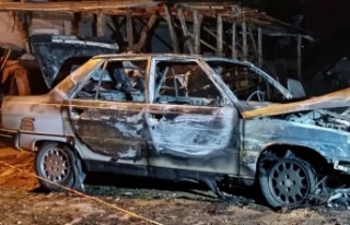 Alanya’da park halindeki otomobil yandı
