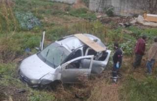 Alanya’da bahçeye uçan otomobildeki 5 kişi yaralandı